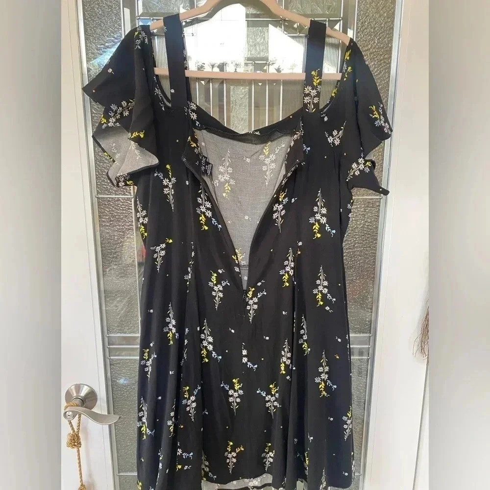 City Chic• off the shoulder floral dress - Picture 6 of 7